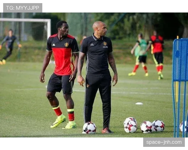 为提升球迷体验，多家英超俱乐部计划在夏季翻新客队球迷看台